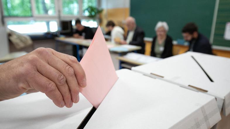 volilna skrinjica na hrvaškem volišču lokalne volitve 2025