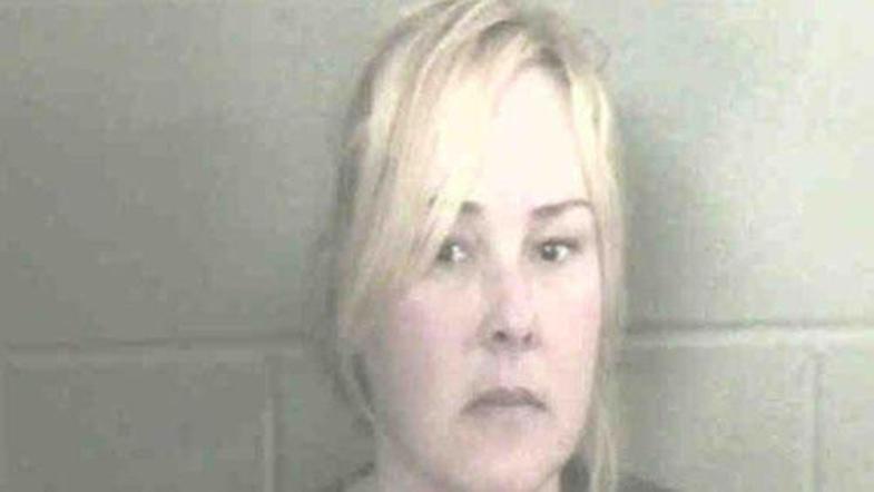 Po prijetju je Mellisa dejala, da je sin ni ubogal, zato je moral na vrvico.