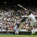 Roger Federer je z vojaško disciplino dobil prvo kolo grand slama v Wimbledonu.