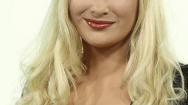 Prijazna Prekmurka je skoraj obsedena s čokolado in čevlji.