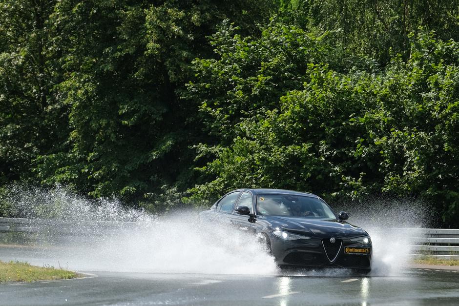 Continental pnevmatike | Avtor: Continental