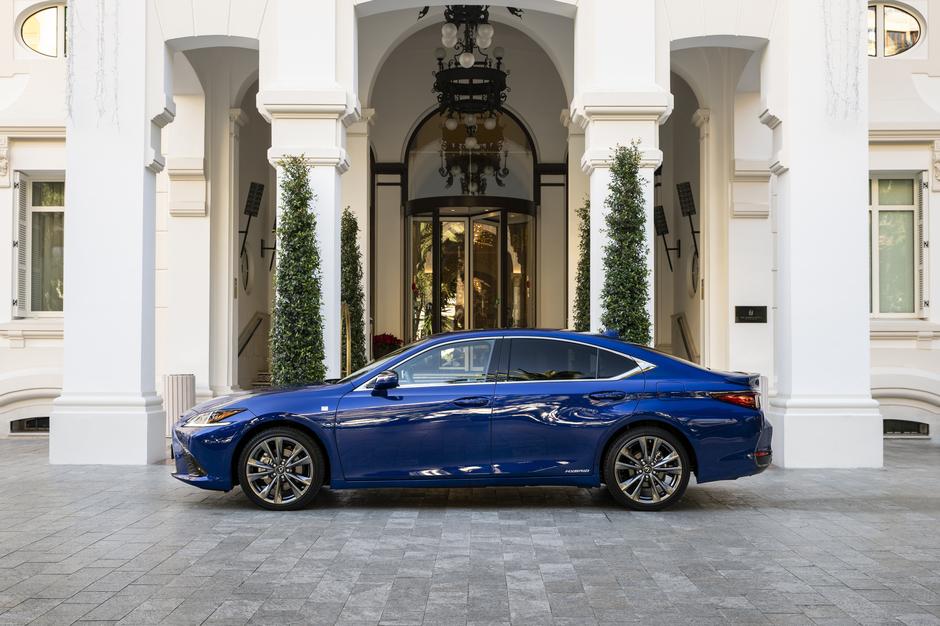 Lexus ES 300h | Avtor: Lexus