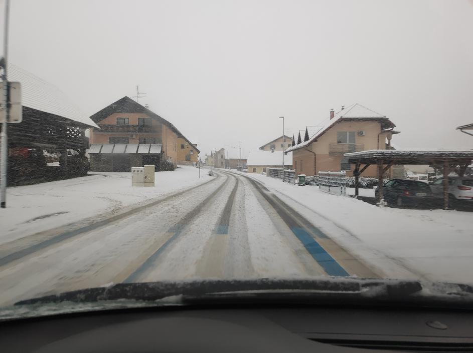 sneg snežne razmere na cestah