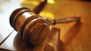 ustavno sodisce kladivo