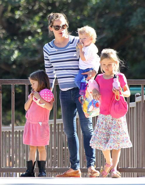 Samuel, Violet, Seraphina Affleck, Jennifer Garner