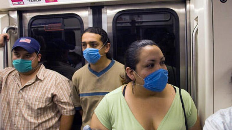 S termalnimi skenerji pri potnikih preverjajo, ali kažejo znake gripe.