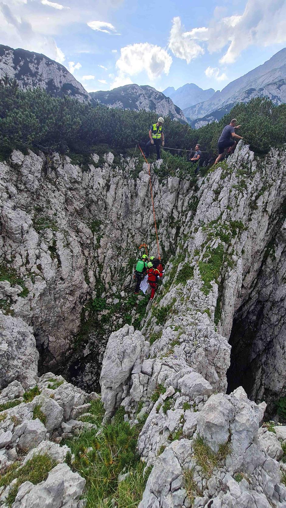 reševanje gorski reševalci | Avtor: PU Kranj