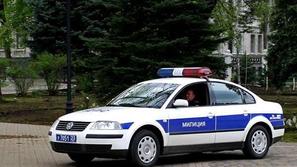 "Ko so policisti prišli do moškega z nalogom za preiskavo stanovanja, je ta ravn