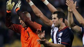 Carlos Bocanegra (številka 3) je že vrsto let nepogrešljiv člen ameriške obrambn