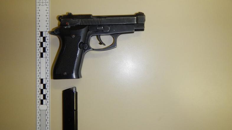 zasežena pištola