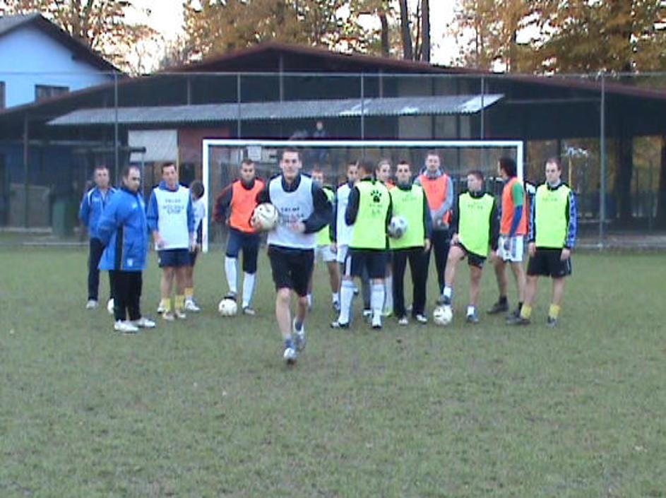 Ljubljanski četrtoligaš Arne Tabor '69 se je preizkusil v zadevanju prečke s sre