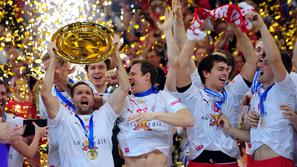 Christiansen pokal krožnik slavje Srbija Danska finale EP v rokometu Beograd Are