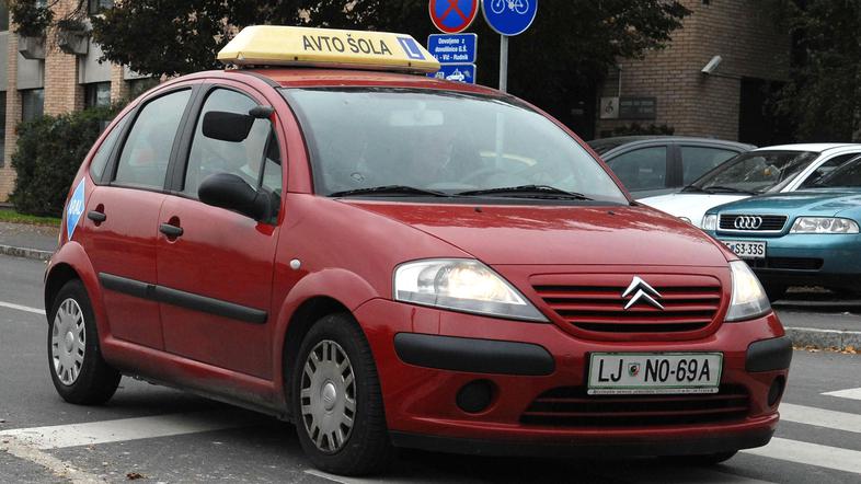 Cena programa varne vožnje, po zbranih 13 kazenskih točkah, ki ga opravljajo poo