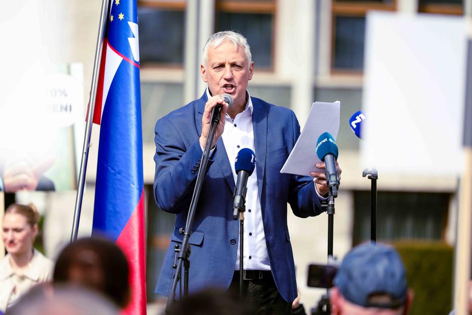 protikorupcijski shod, ki ga ob ustanovni seji DZ organizira Aleš Primc | Avtor: Saša Despot