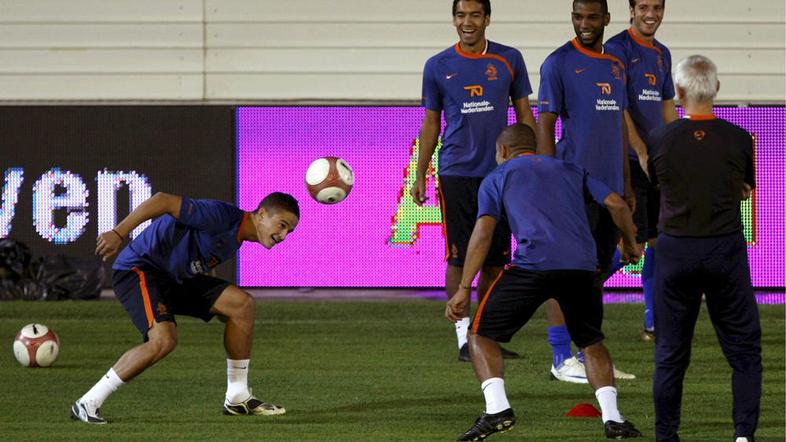 Affelay, fotografiran na treningu reprezentance v Skopju, je na treningu v klubu