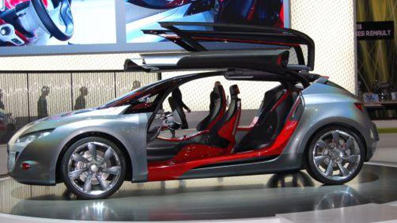 Renault je do zadnjega skrival, kaj je pod rjuhami. Koncept napoveduje obliko no