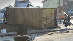 Nesreča tovornjak, avtobus 