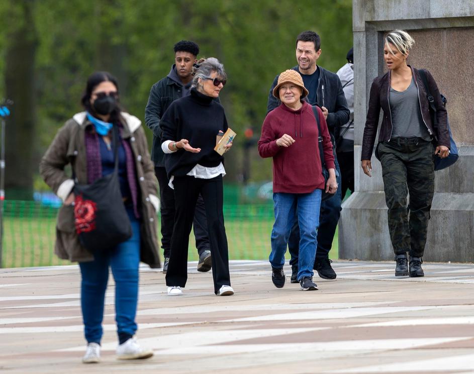 Snemanje filma Our Man from Jersey v Londonu; Halle Berry, Mark Wahlberg