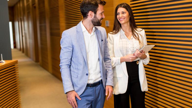 Pisarna, služba, delo