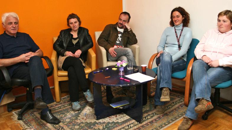 Zaposleni v društvu Altra opozarjajo, da si za svoje delo zaslužijo več priznanj