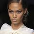 Joan Smalls na Wujevi modni reviji za pomlad poletje 2011.