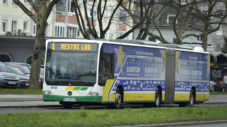 ljubljana 12.04.13, lpp, bus, javni prevoz, avtobus, oglasevanje, reklama, foto: