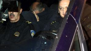 Privedba profesorjev na zaslišanje