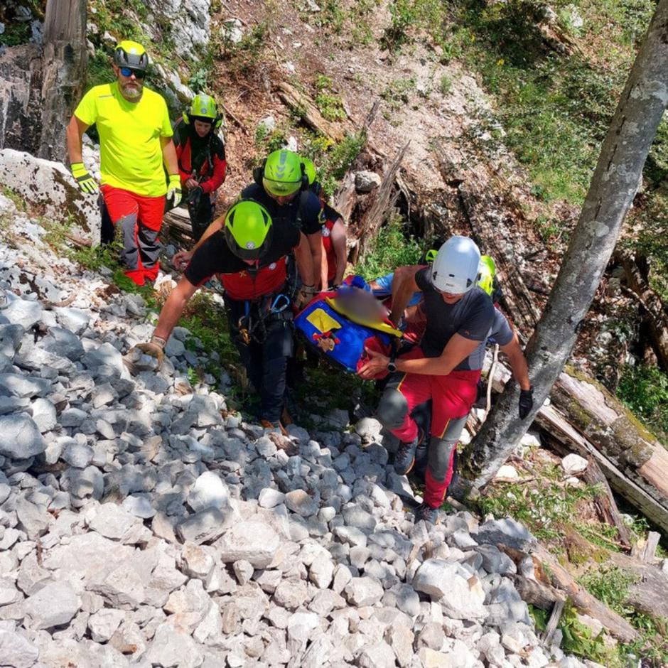 Reševanje, gorski reševalci | Avtor: Gorska reševalna zveza Slovenije