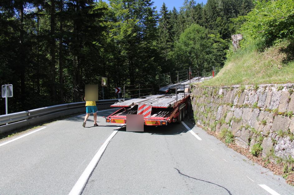 Kamion, tovornjak s prikolico, Korensko sedlo
