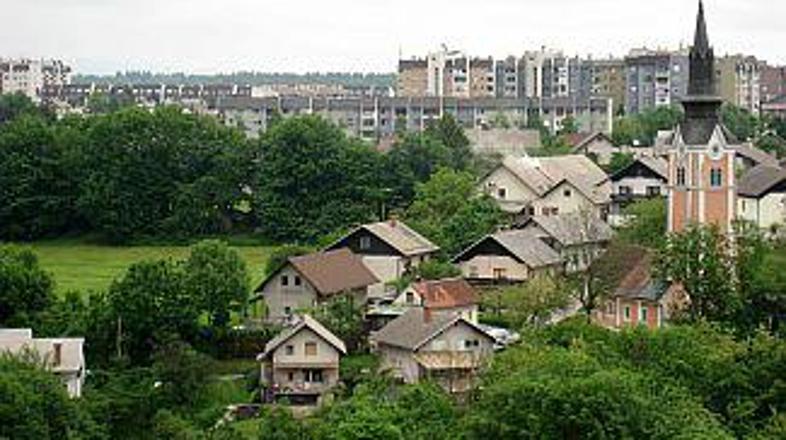 V ozadju Planina 2, kjer je pred četrt stoletja zraslo 1200 stanovanj.