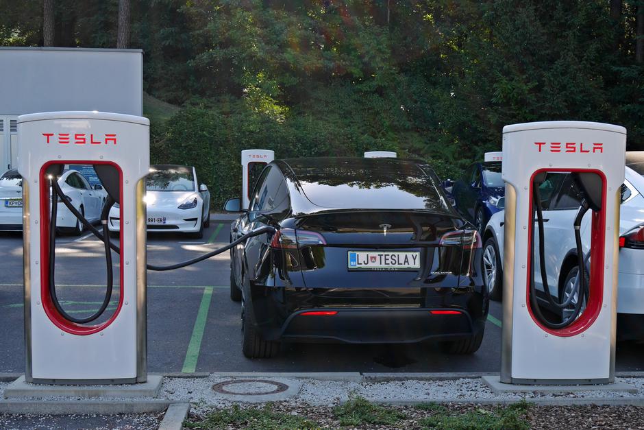 Tesla polnilnica | Avtor: Matija_Janežič