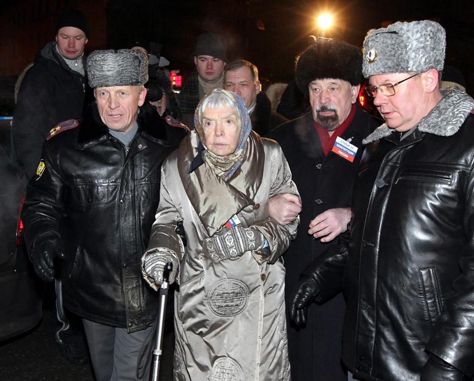 Ljudmilo Aleksejevo je napadel neznanec. Napad je zabeležila tudi kamera. (Foto: