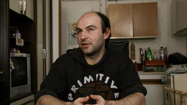 "Ko so v begunskem centru začasno živeli Strojanovi, so jim vse uredili, nam pa 