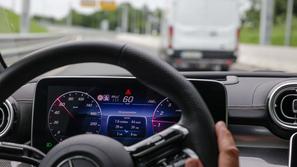 Inteligentni asistent za hitrost, asistenčni sistem, vožnja, omejitev hitrosti