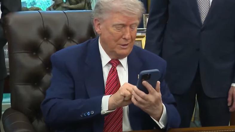 Donald Trump in telefon