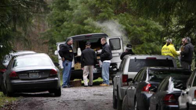 Motiv za umor policija še išče, prepričani pa so, da ne gre za družinski samomor