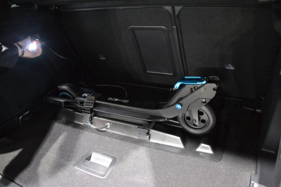 Peugeotov skiro e-kick | Avtor: Gregor Prebil