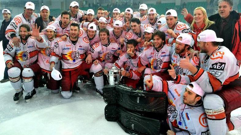 Prvake boste v novi sezoni lahko gledali za manj denarja. (Foto: Anže Petkovšek)