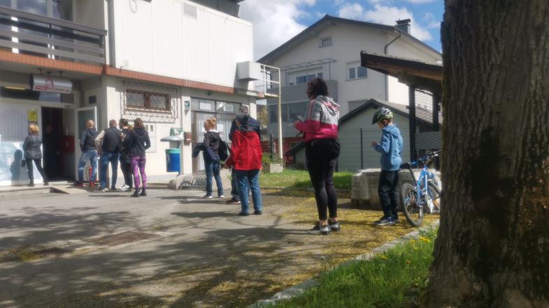 Gneča pred voliščem