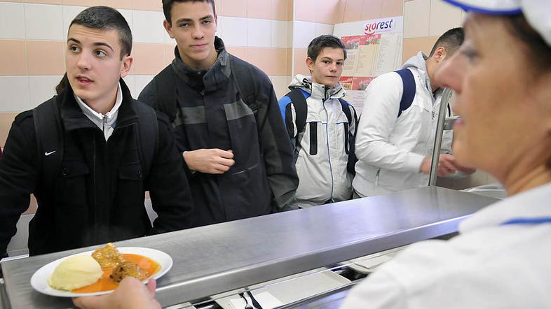 Država je za subvencionirane malice dijakov namenila dobrih 30 milijonov evrov, 