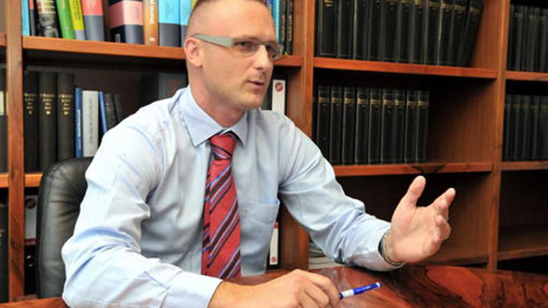 "Oporoka, ki je ustrezno napisana, je veljavna, tudi če ni napisana pri notarju 