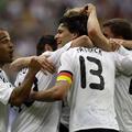 Michael Ballack je s soigralci tako proslavljal zmagoviti zadetek.