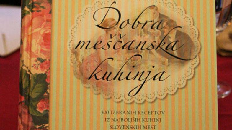 V knjigi boste našli recepte za jedi, kot so kostanjeva juha z zeleno, zrezek tu