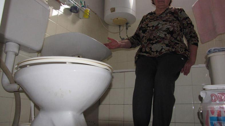 Kovačičeva je imela pred časom v kopalnici poplavo. Vzrok je bila plenica, ki ji