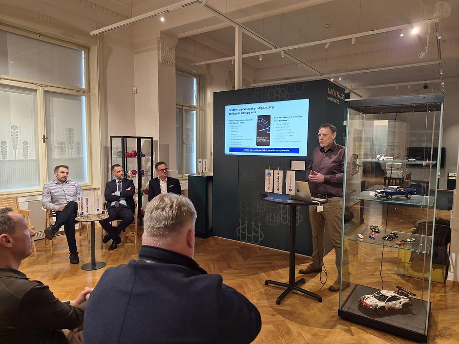 prodaja avtomobila, dražba | Avtor: Doberavto