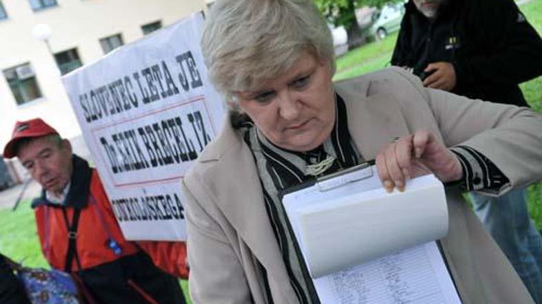 V podporo Breclju so zbrali 5.200 podpisov.