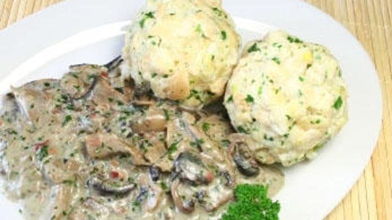 Kruhovi cmoki so okusna priloga.