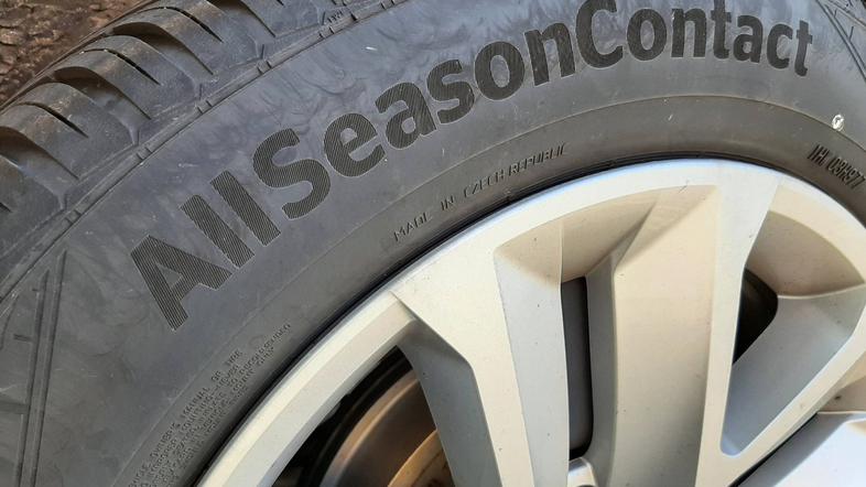 Celoletna pnevmatika, celoletna guma