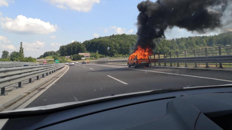 goreče vozilo dolenjska avtocesta