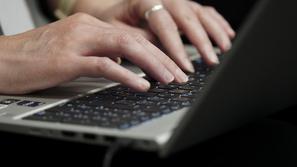 računalnik prenosnik laptop